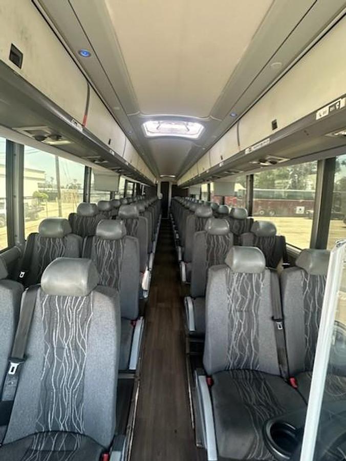 Used 2018 MCI J4500 ADA
