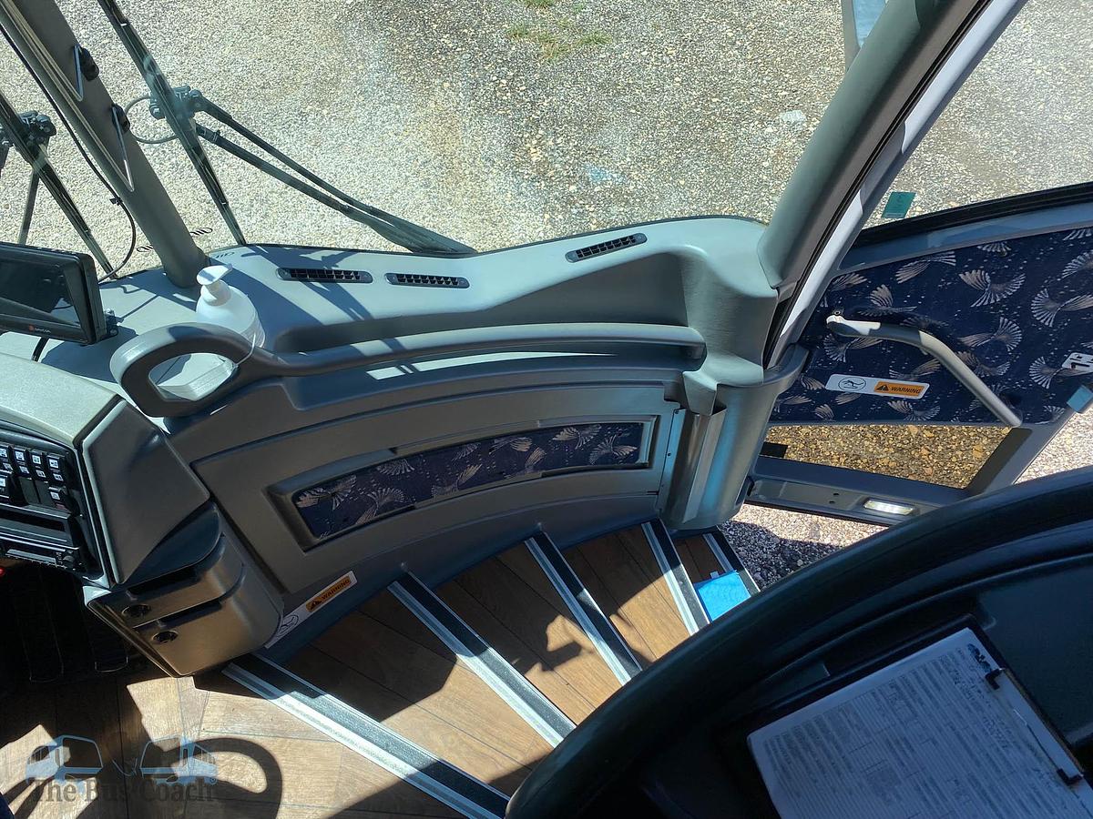 Used 2015 MCI J4500