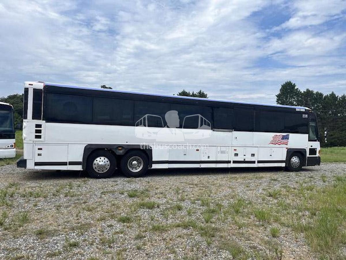 Used 2010 MCI D4500