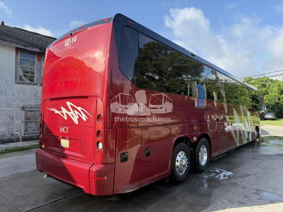 Used 2018 MCI J4500