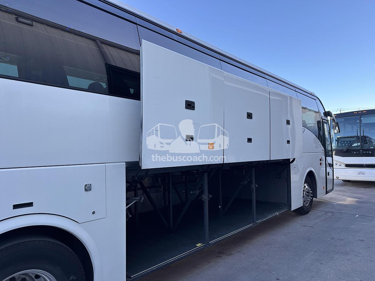 Used 2017 VOLVO 9700