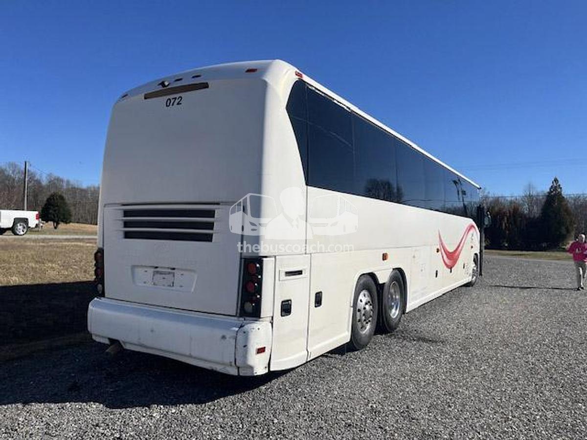 Used 2007 MCI J4500
