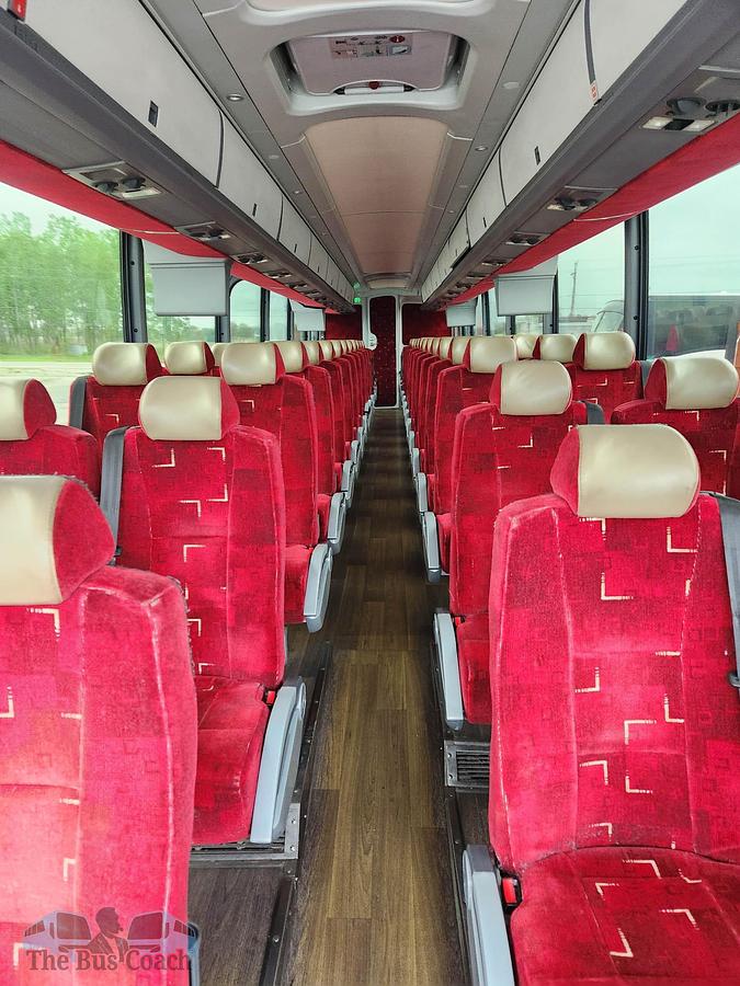 Used 2019 MCI J4500 ADA