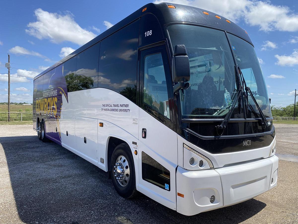 Used 2015 MCI J4500