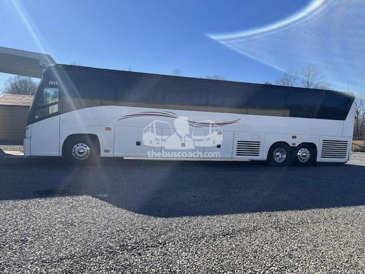 Used 2015 MCI J4500