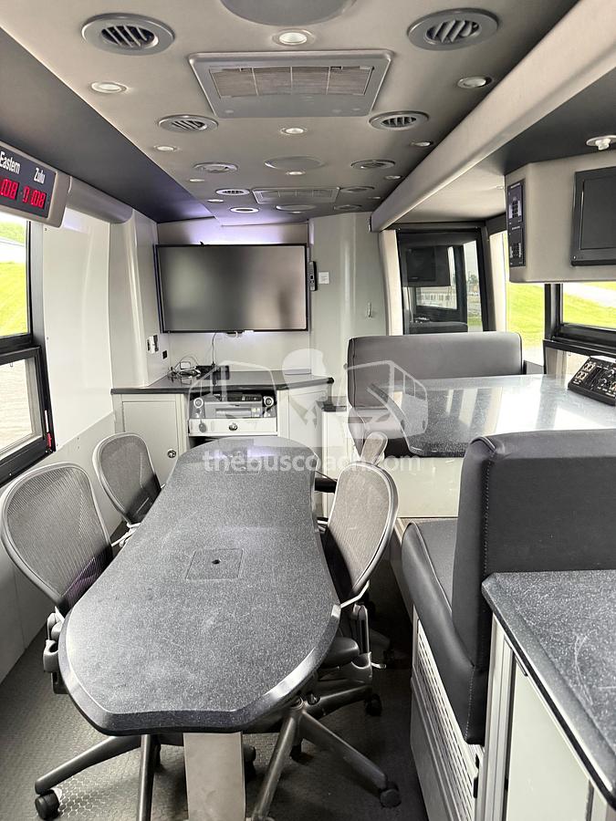Used PREVOST H3-45 Command Center