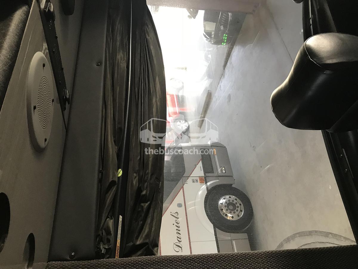 Used 2006 MCI E4500 Conv