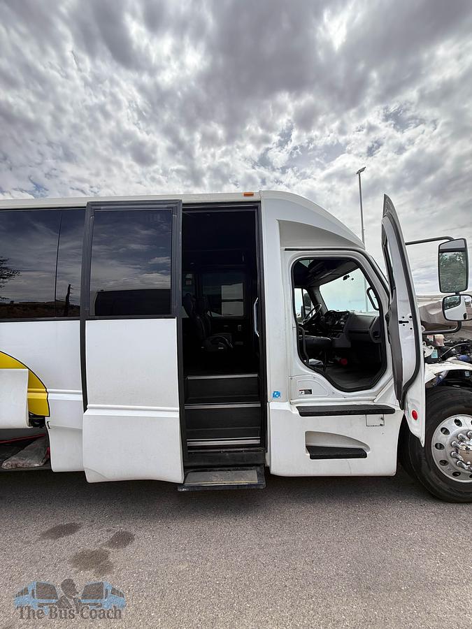 Used 2018 FREIGHTLINER GM40