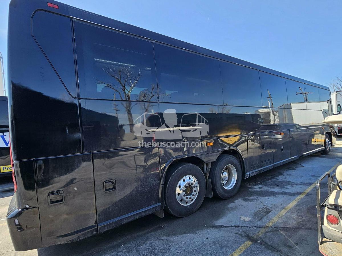 Used 2013 MCI J4500