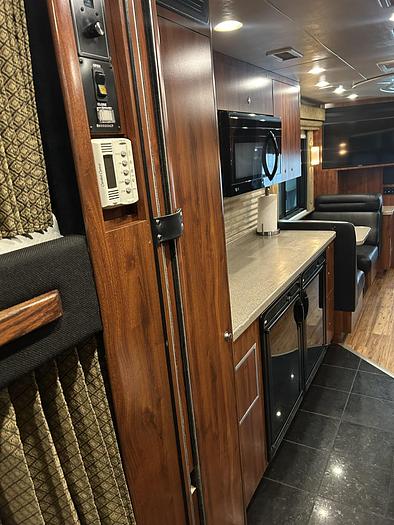 Used 2005 PREVOST XL2 Entertainer