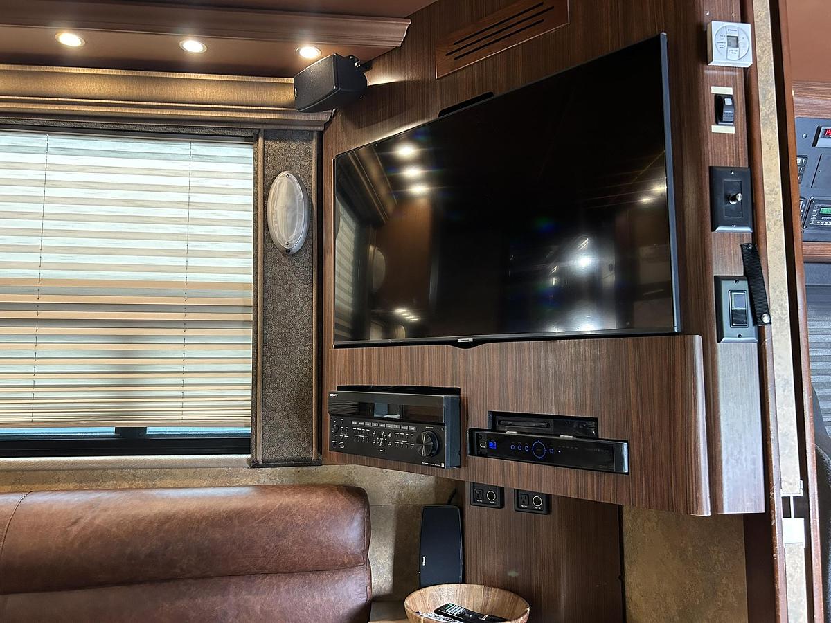 Used 2008 PREVOST XLII