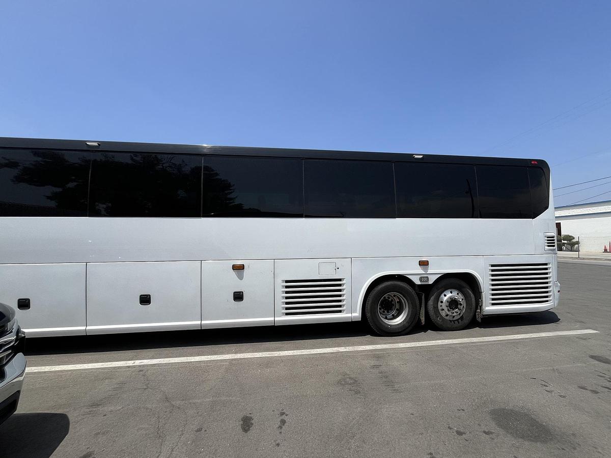 Used 2019 MCI J4500 ADA