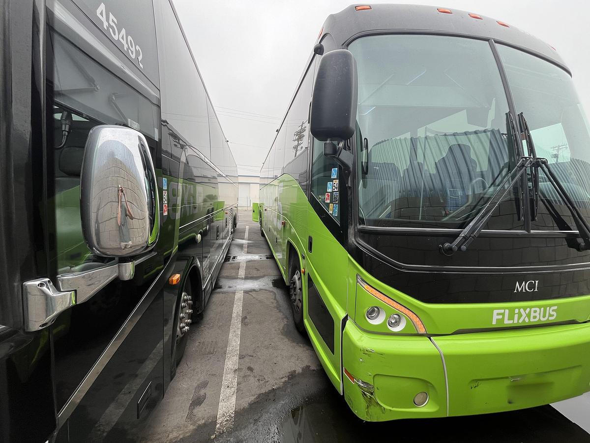 Used 2019 MCI J4500 ADA