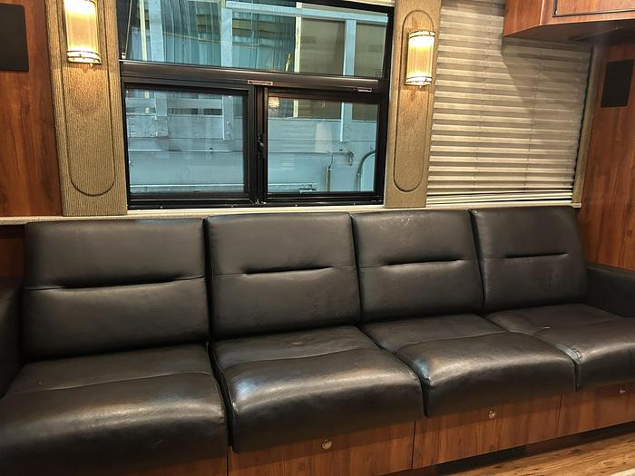 Used 2005 PREVOST XL2 Entertainer