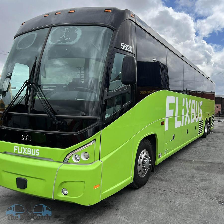 Used 2019 MCI J4500 ADA