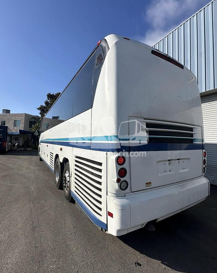 Used 2012 MCI J4500