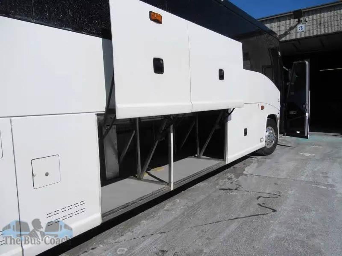 Used 2016 MCI J4500