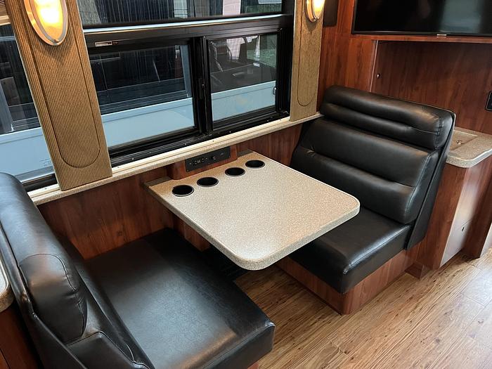 Used 2005 PREVOST XL2 Entertainer