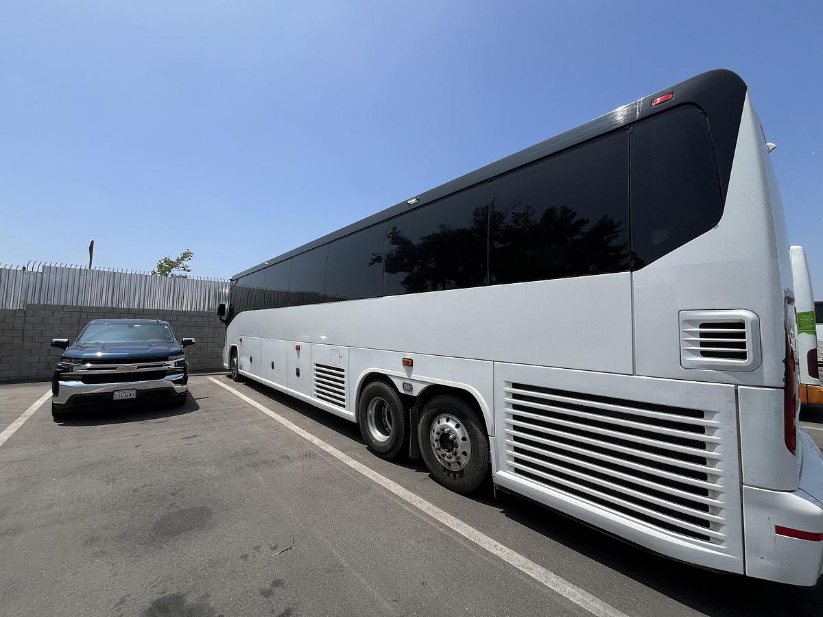 Used 2019 MCI J4500 ADA