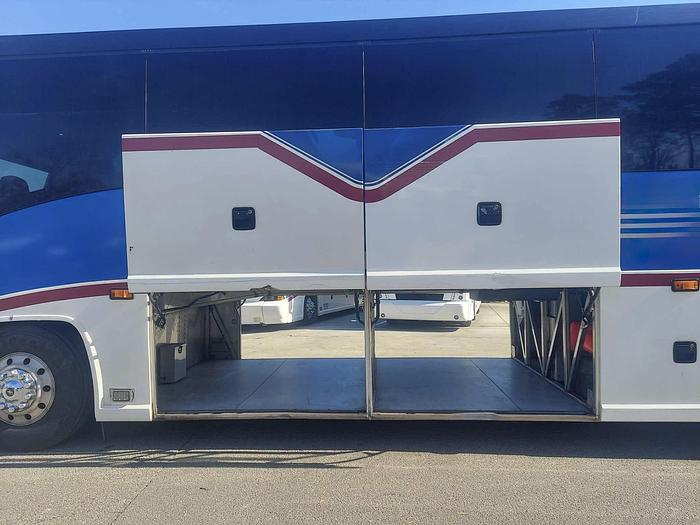 Used 2013 MCI J4500