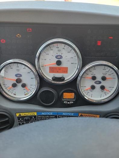 Used 2014 MCI J4500 ADA