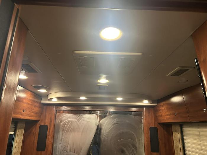 Used 2005 PREVOST XL2 Entertainer