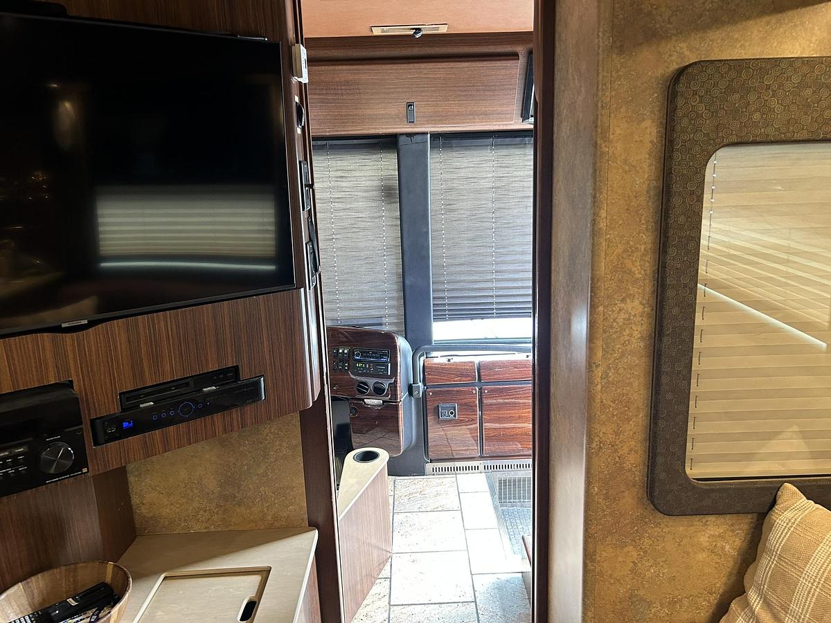 Used 2008 PREVOST XLII