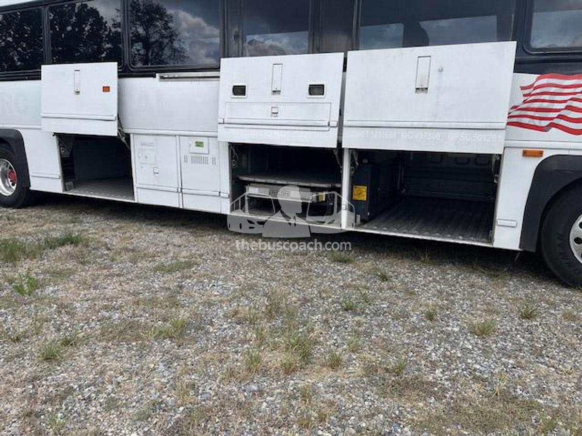 Used 2005 MCI D4500