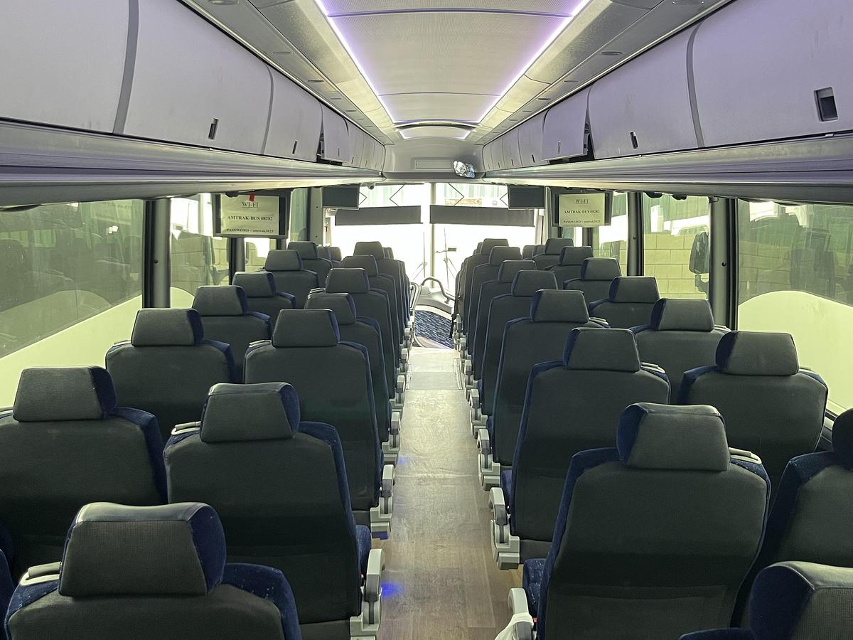 Used 2019 MCI J4500 ADA