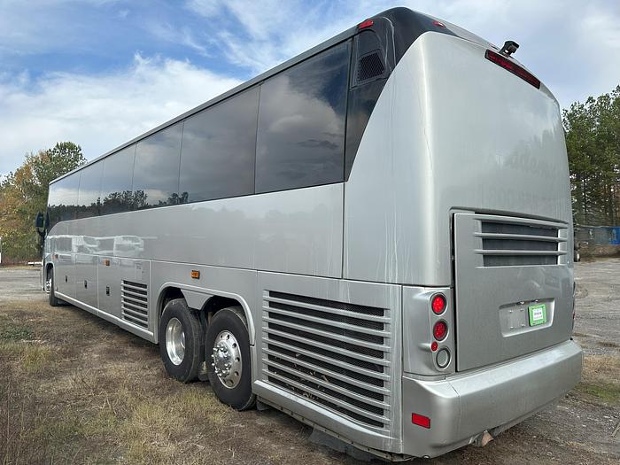 Used 2009 MCI J4500