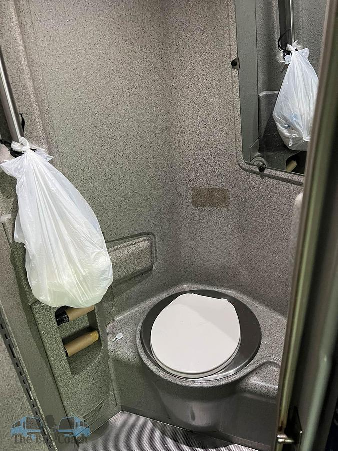 Used 2014 MCI J4500 ADA