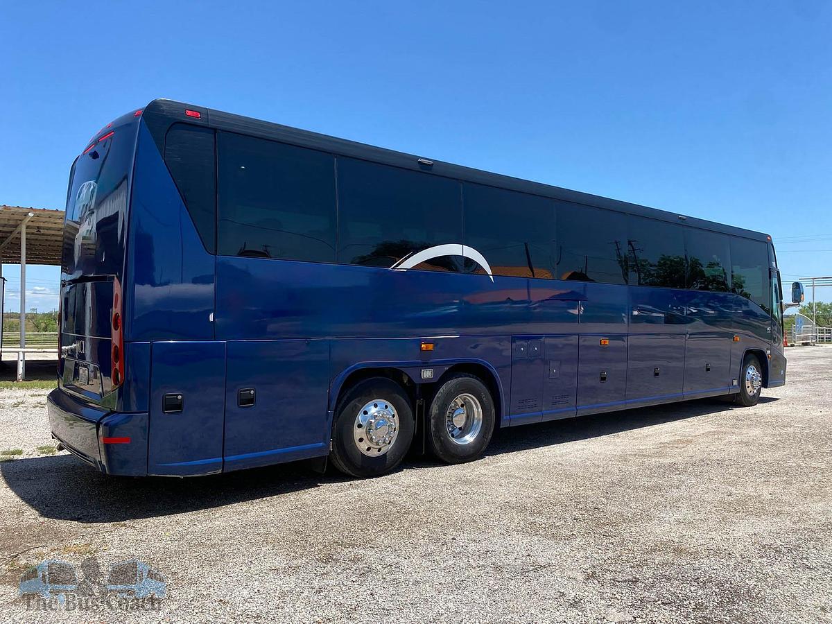 Used 2017 MCI J4500