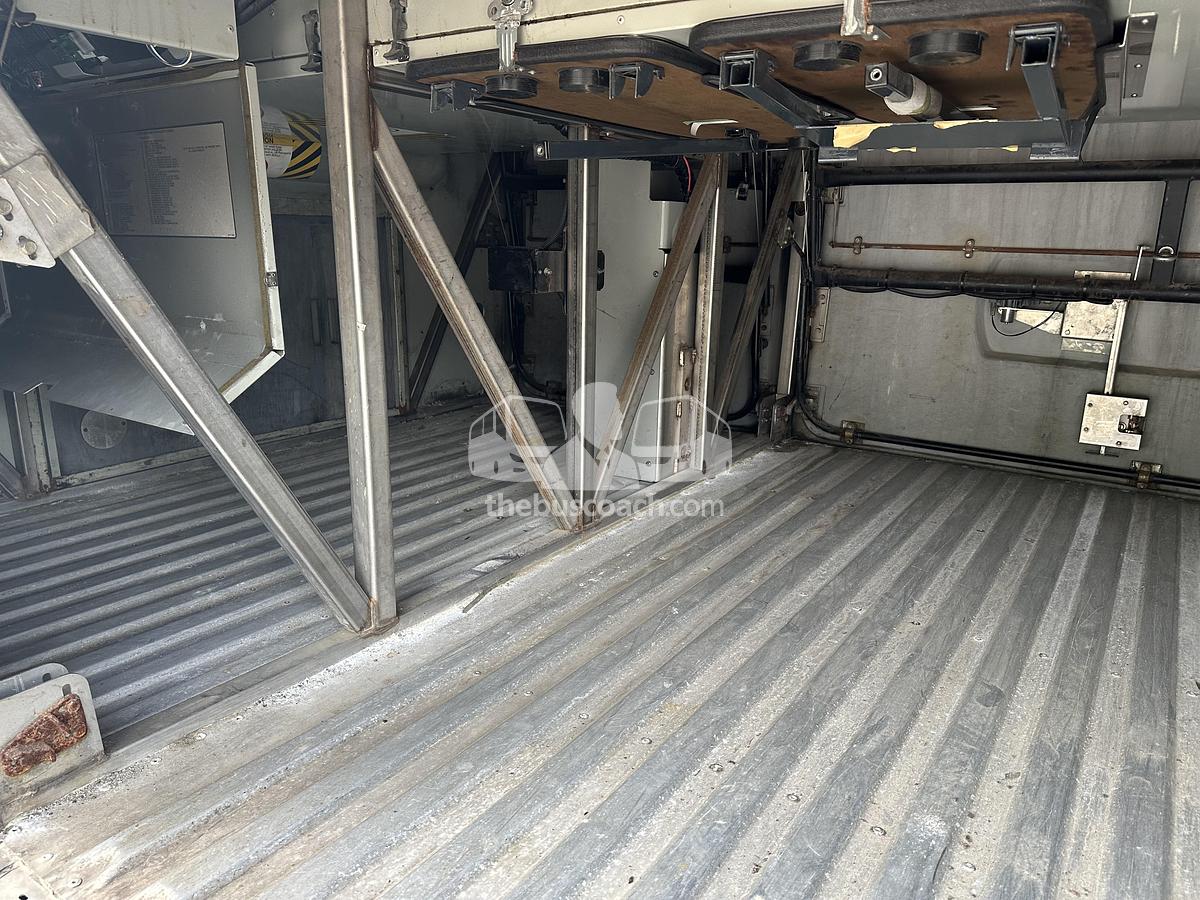 Used 2009 MCI J4500