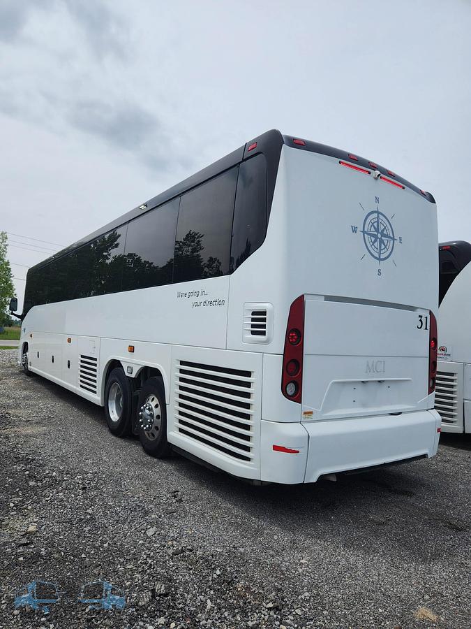 Used 2018 MCI J4500 ADA