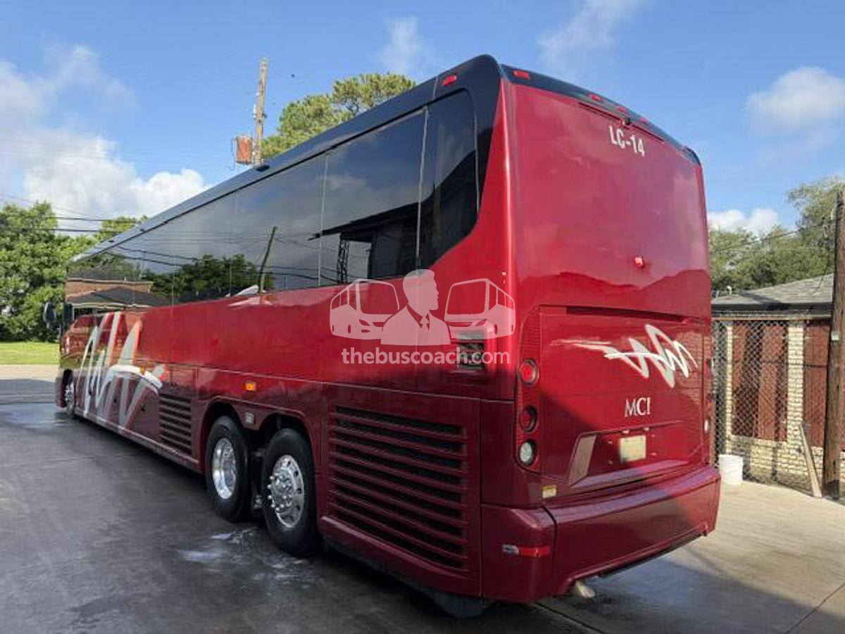 Used 2018 MCI J4500