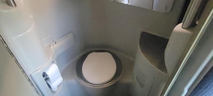 Used 2008 MCI J4500 ADA