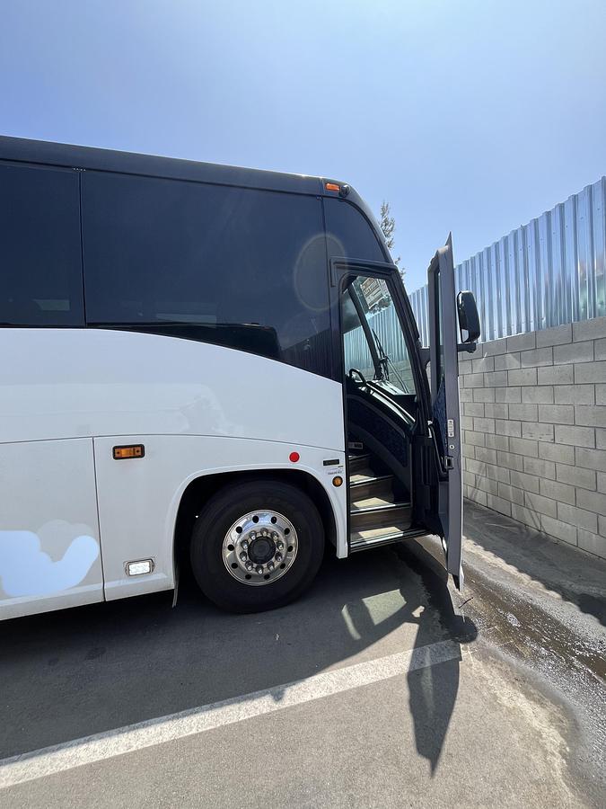 Used 2019 MCI J4500 ADA