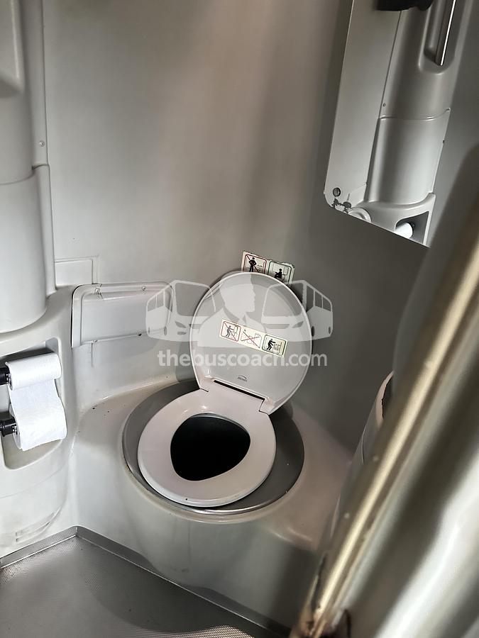 Used 2009 MCI J4500
