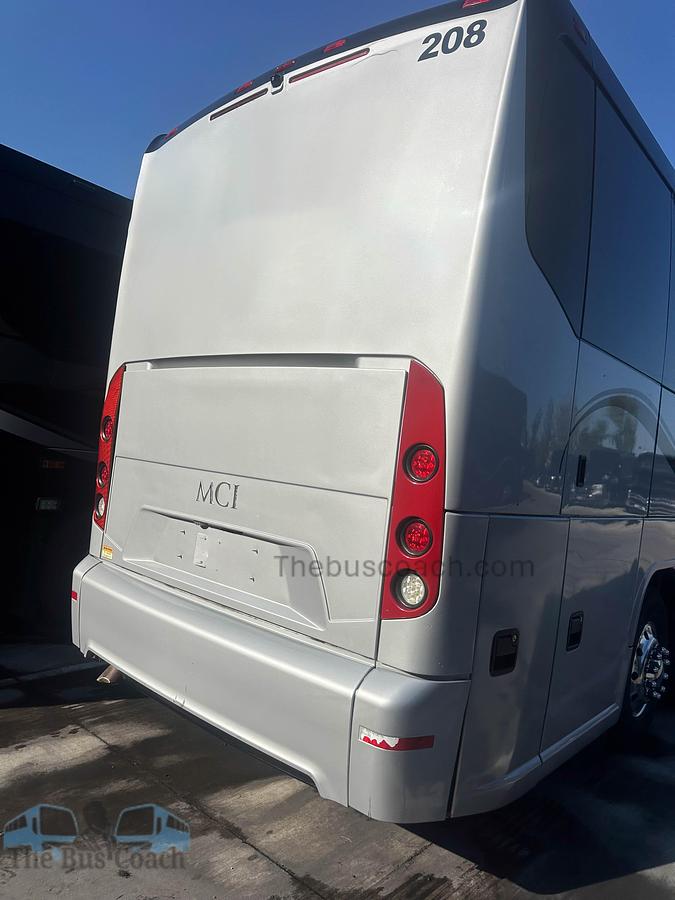 Used 2019 MCI J4500