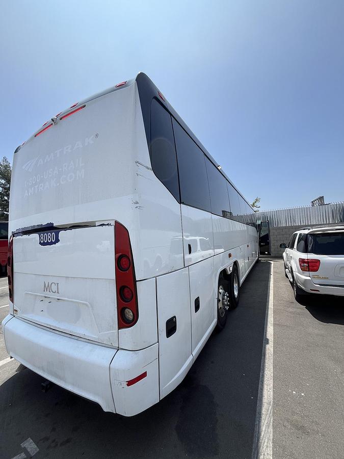 Used 2019 MCI J4500 ADA