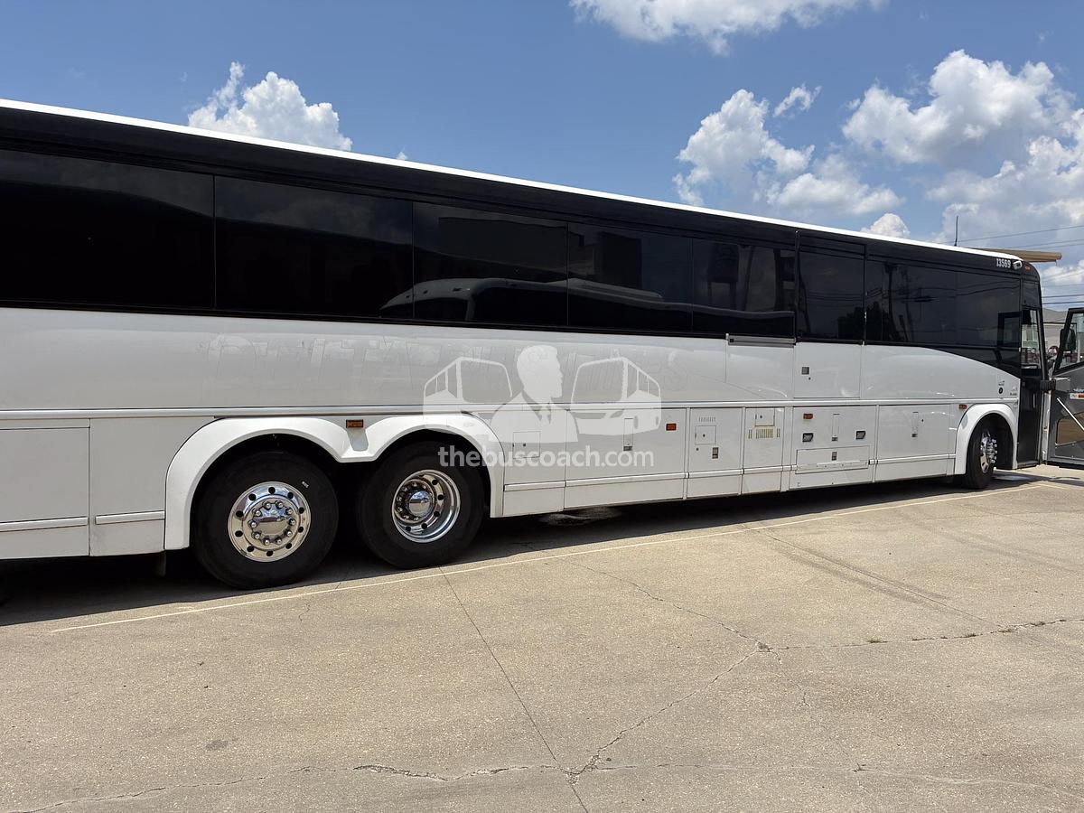 Used 2020 MCI D4505