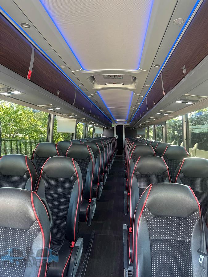 Used 2019 MCI J4500