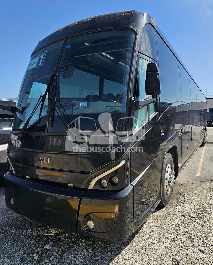 Used 2013 MCI J4500