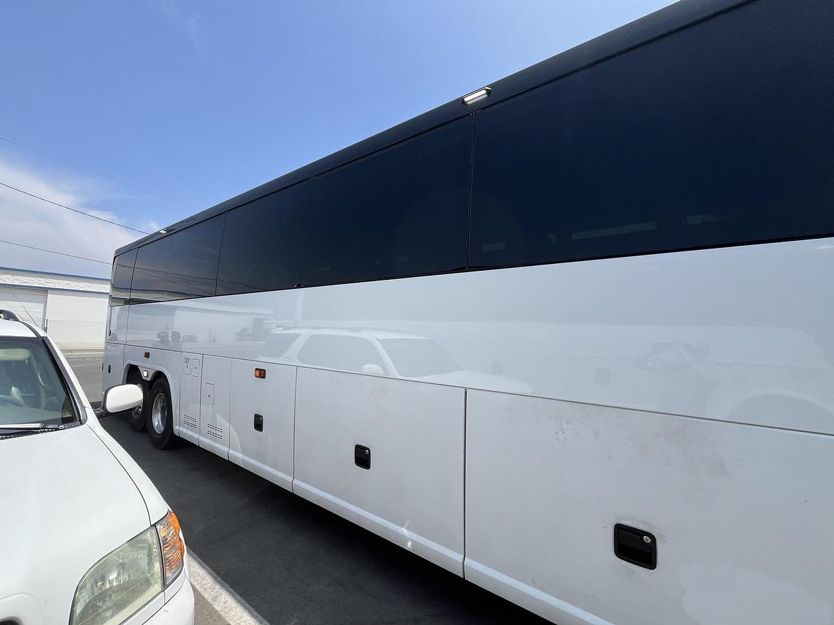 Used 2019 MCI J4500 ADA