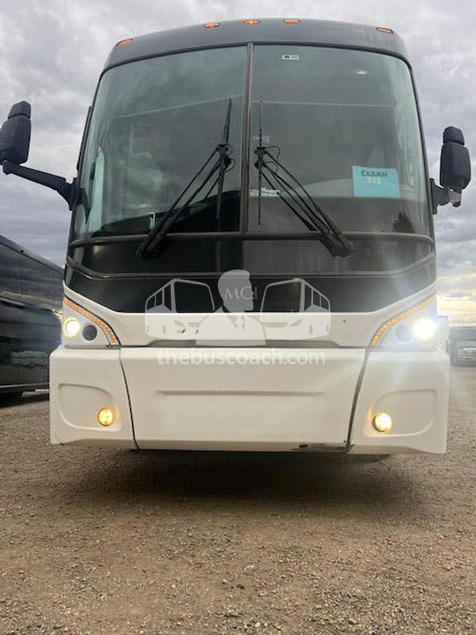 Used 2013 MCI J4500