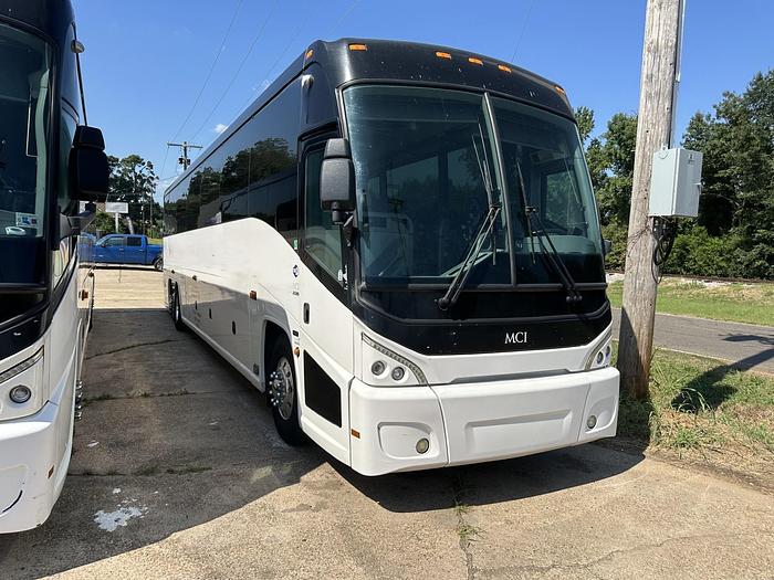 Used 2016 MCI J4500 ADA