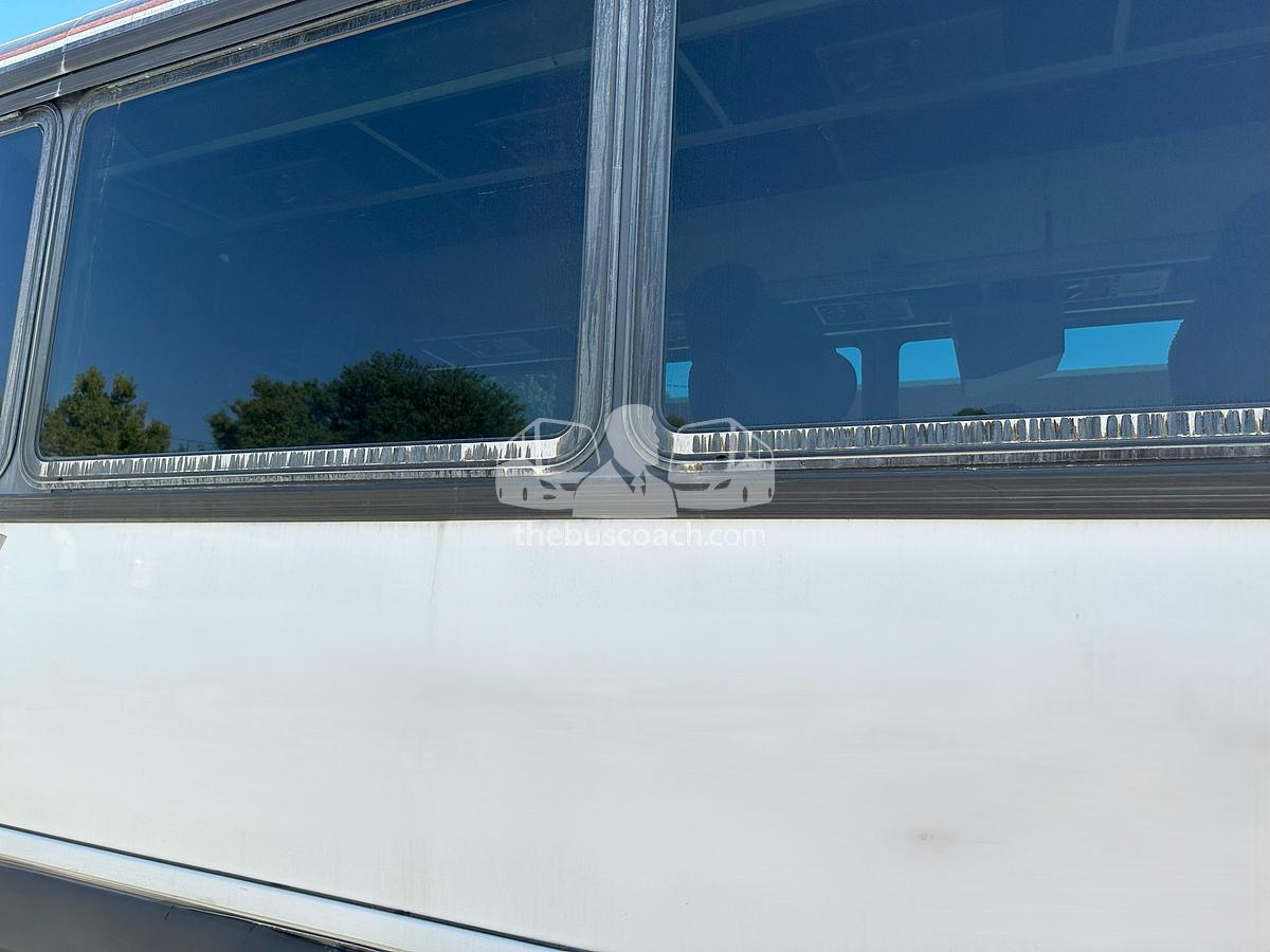 Used 2003 MCI D4500