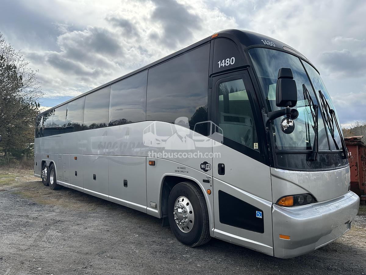 Used 2009 MCI J4500