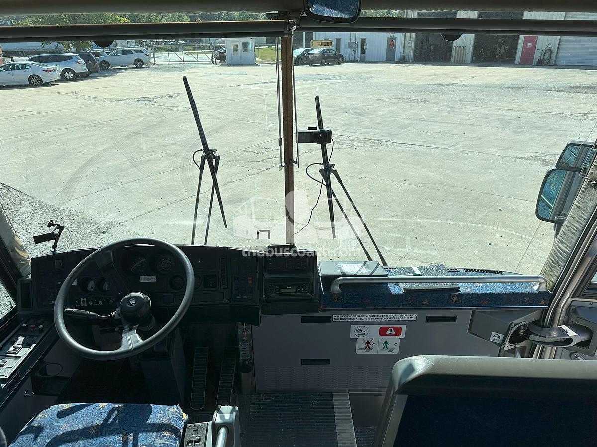 Used 2003 MCI D4500