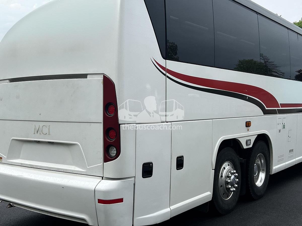 Used 2016 MCI J4500